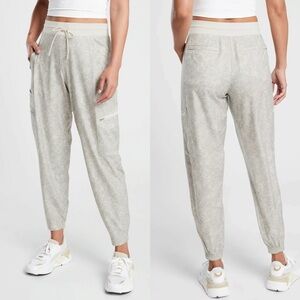 NWT Athleta Venture Printed Pant, 26